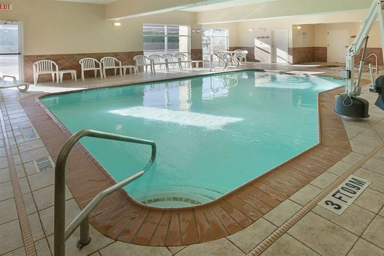 Фото Comfort Suites Medical Center near Six Flags