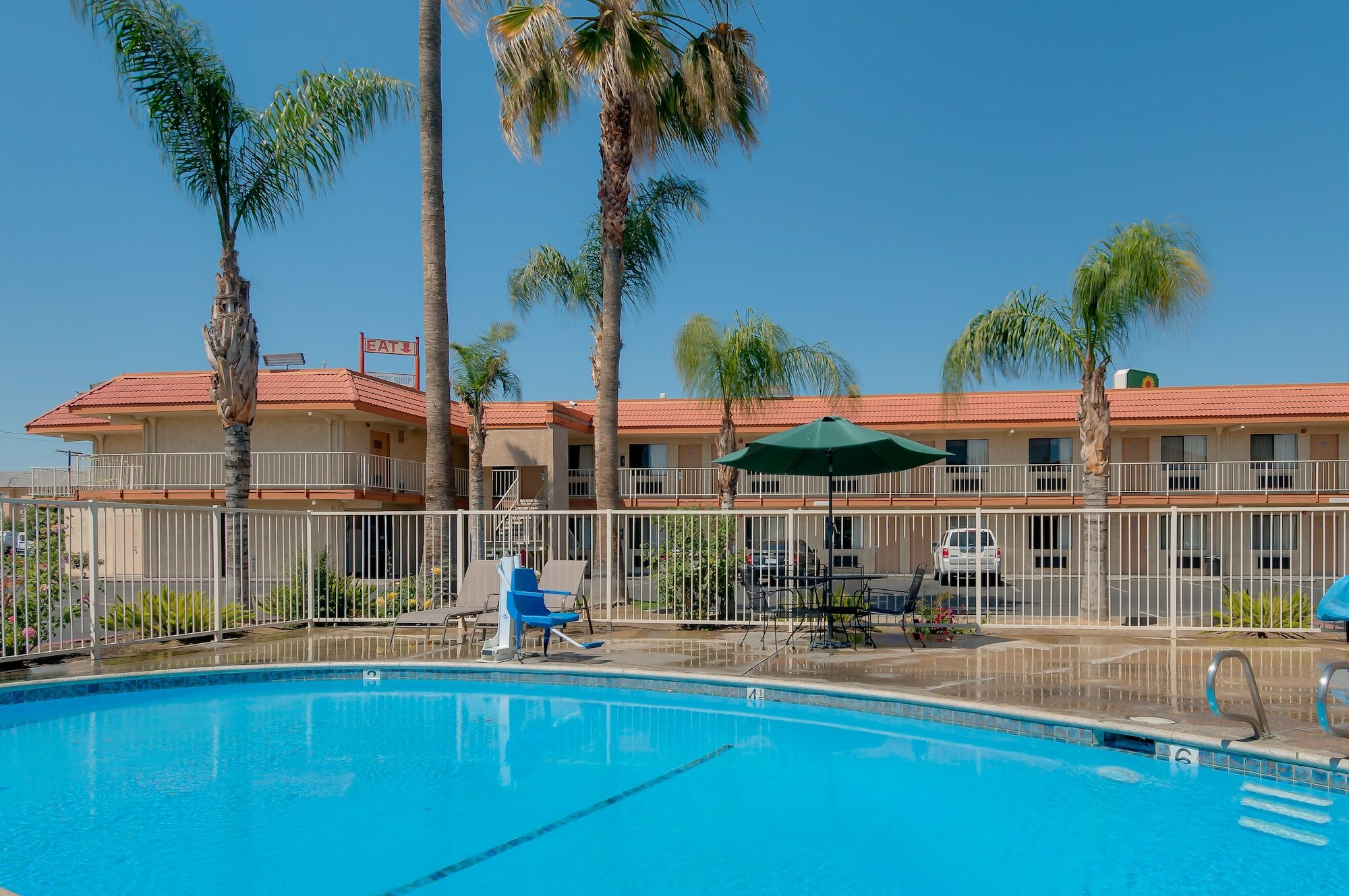 Фото Vagabond Inn Bakersfield North