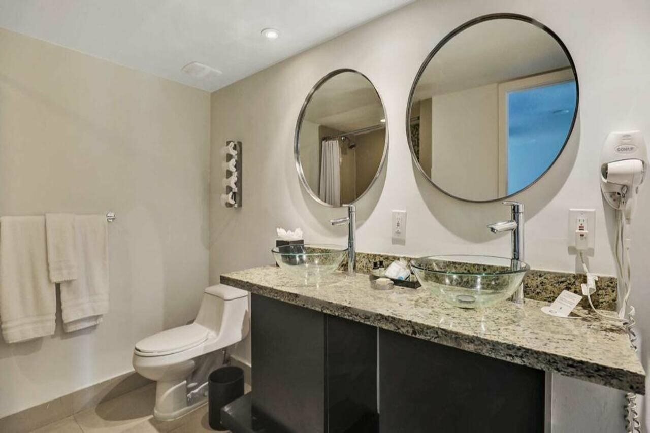 Фото Beach Haus Bal Harbour