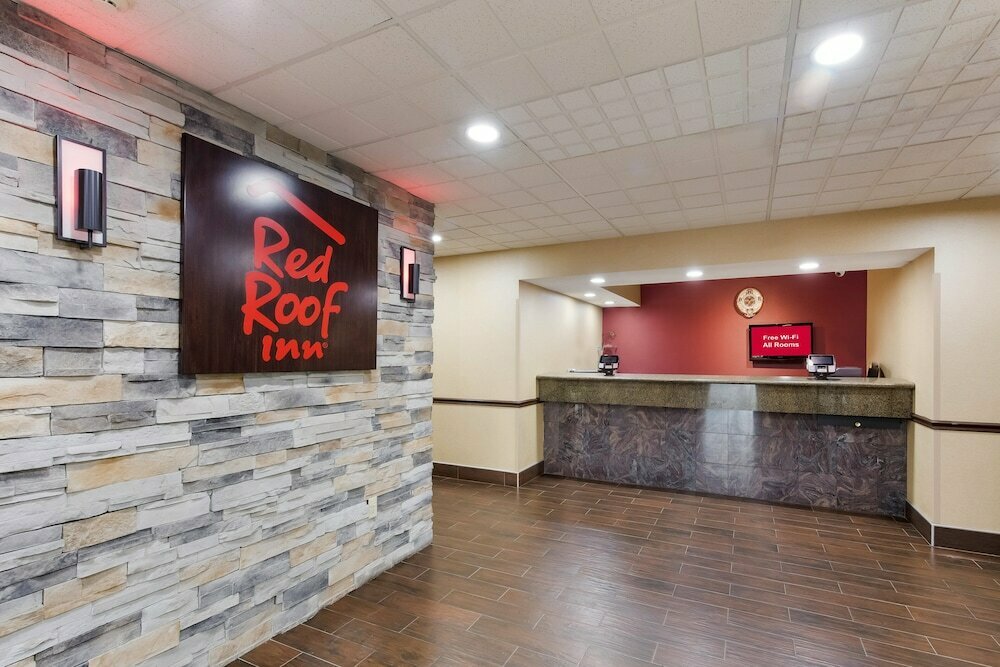 Hotel Red Roof Inn & Suites Columbus - West Broad, Columbus, photo