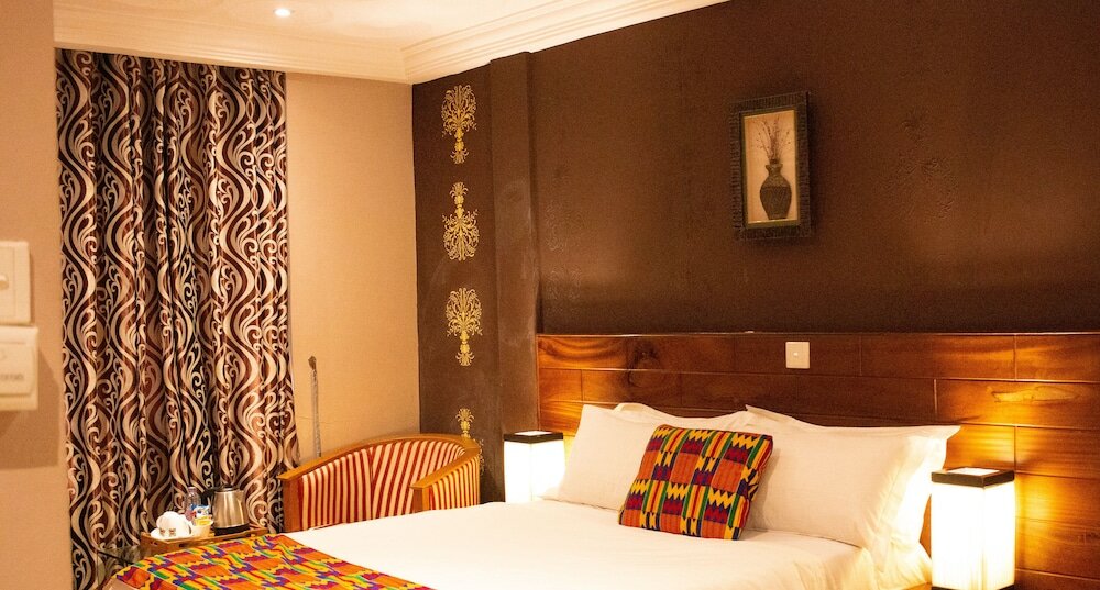 Фото Airport West Hotel