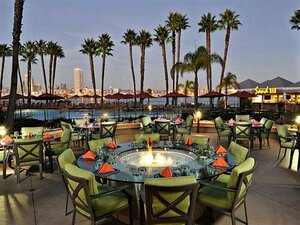 Гостиница Coronado Island Marriott Resort & SPA