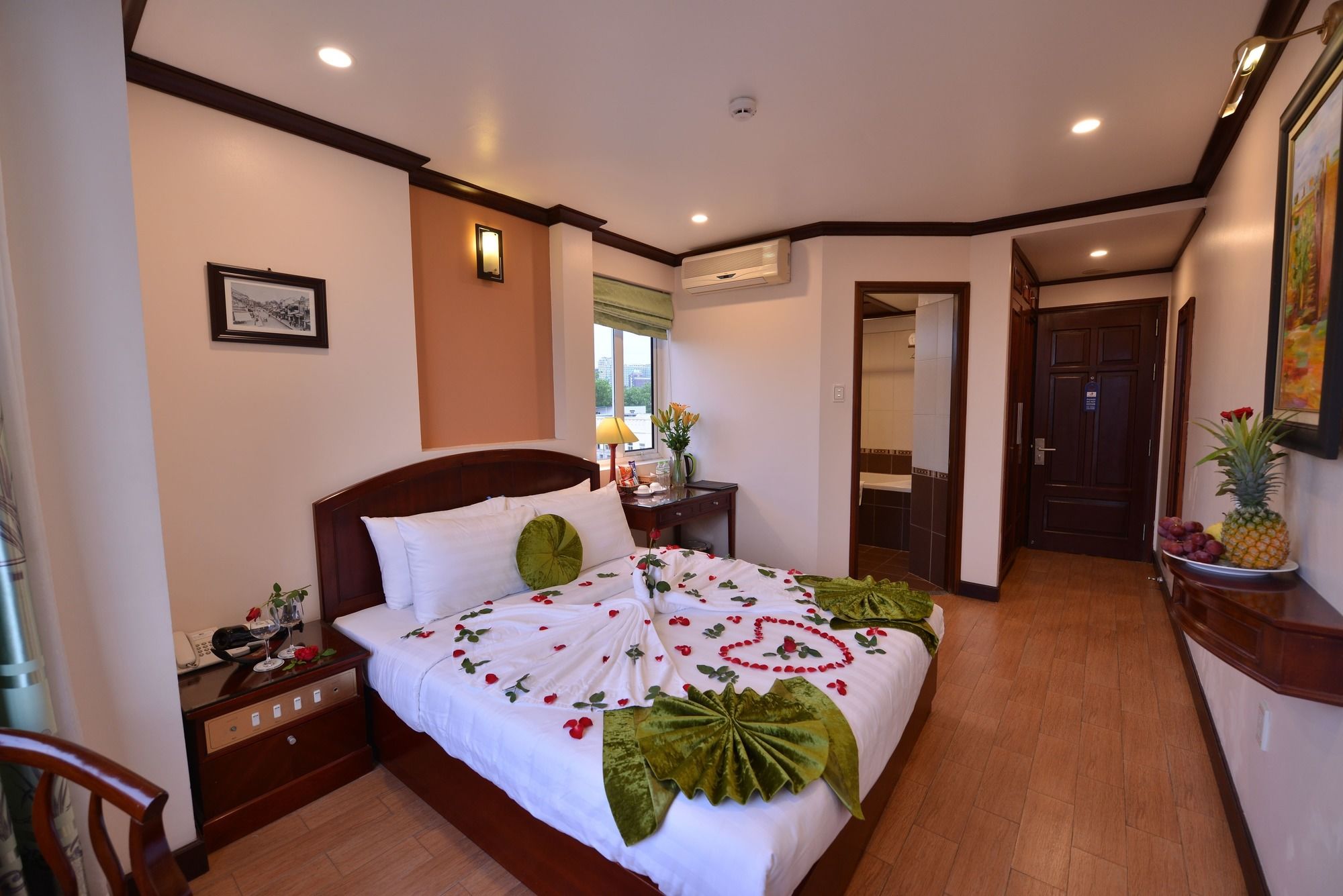 Фото Blue Ha Noi Inn Legend Hotel