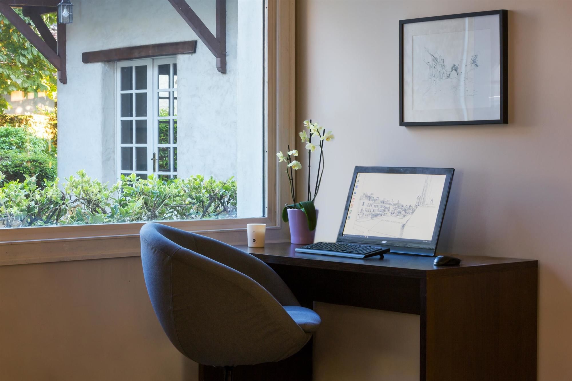 Фото Best Western Blanche de Castille Dourdan