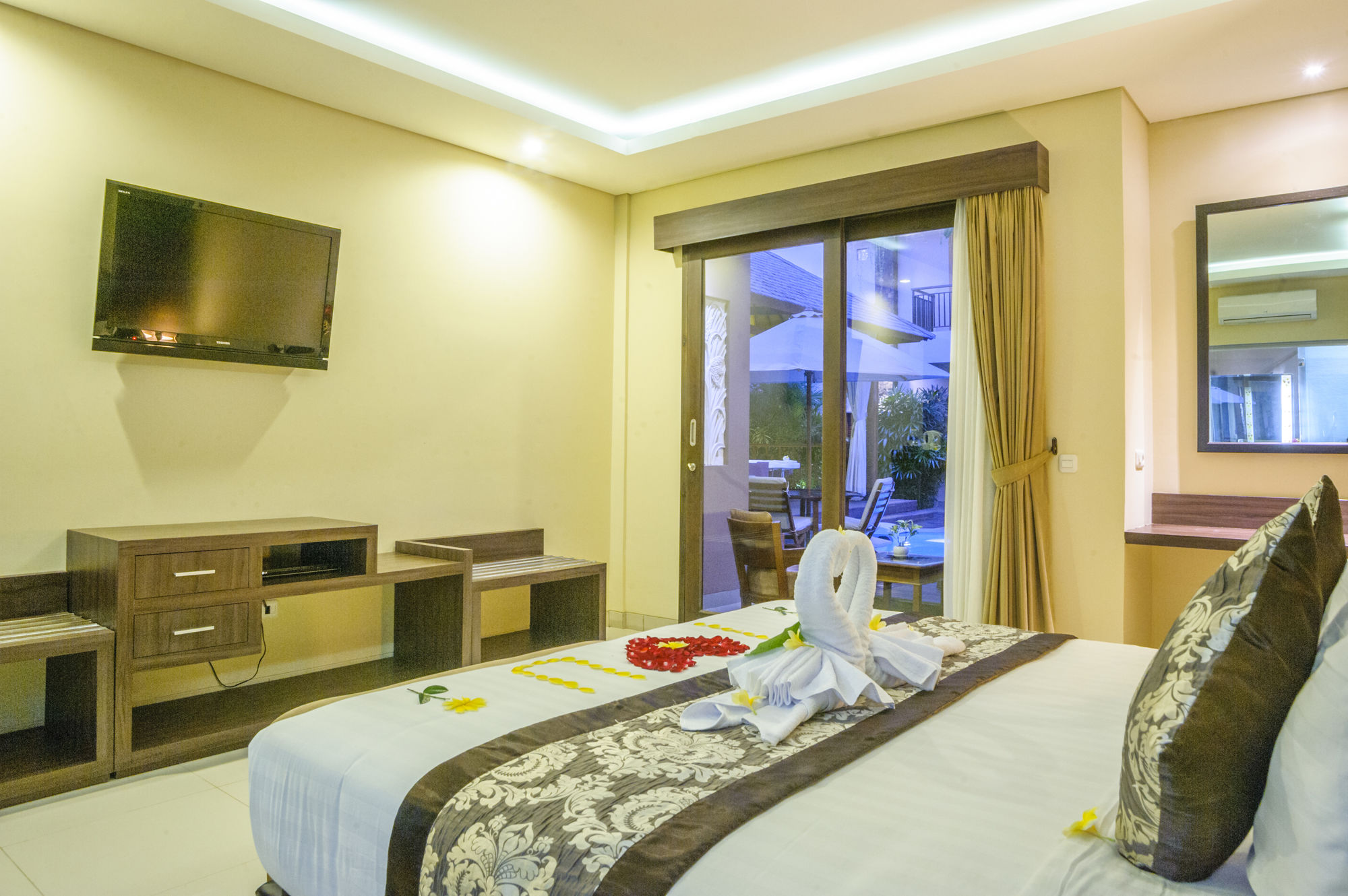 Фото D'Penjor Seminyak Hotel