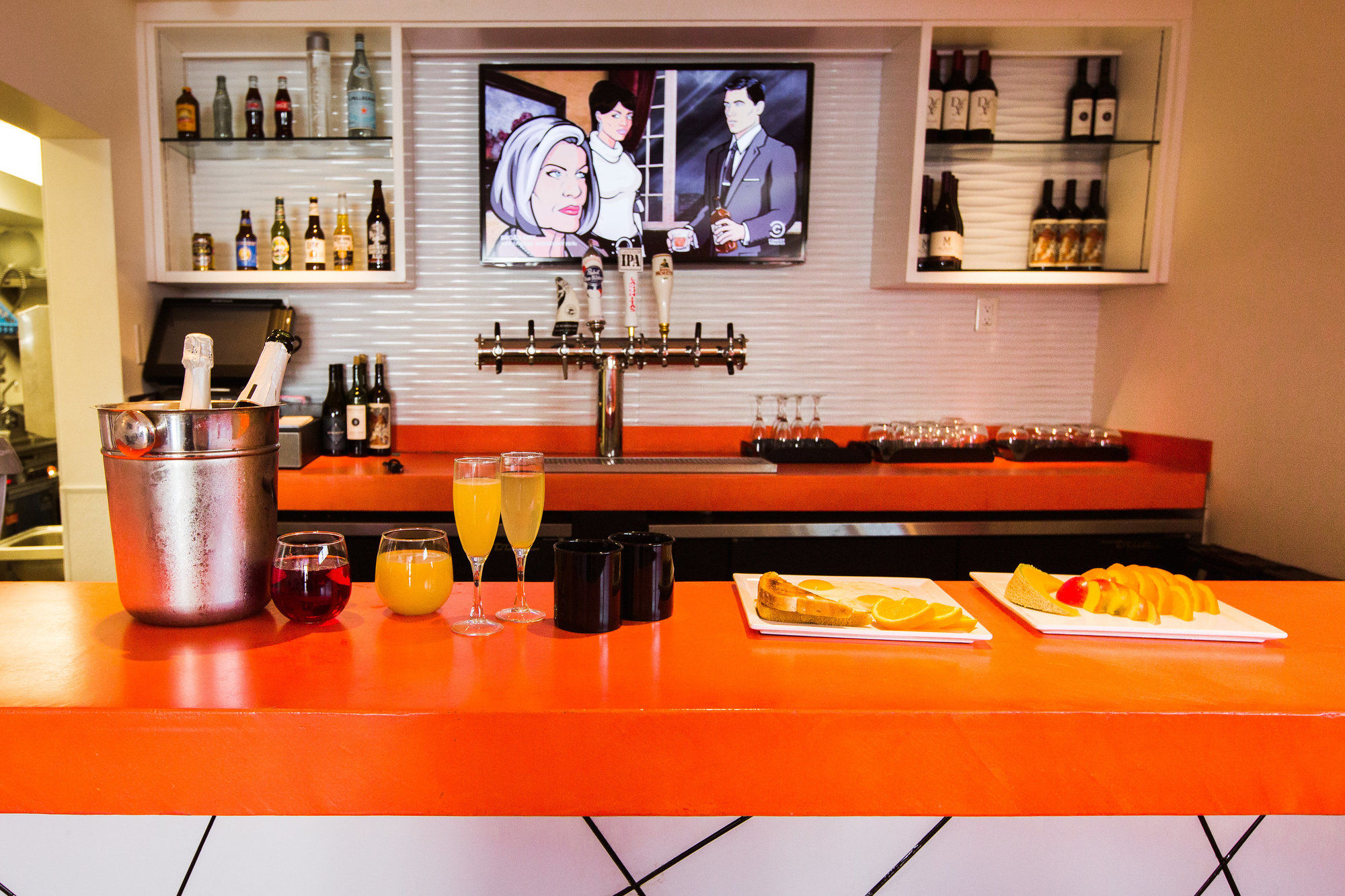 Фото The Moment Hotel