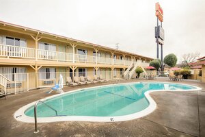 Гостиница Red Lion Inn & Suites Redding