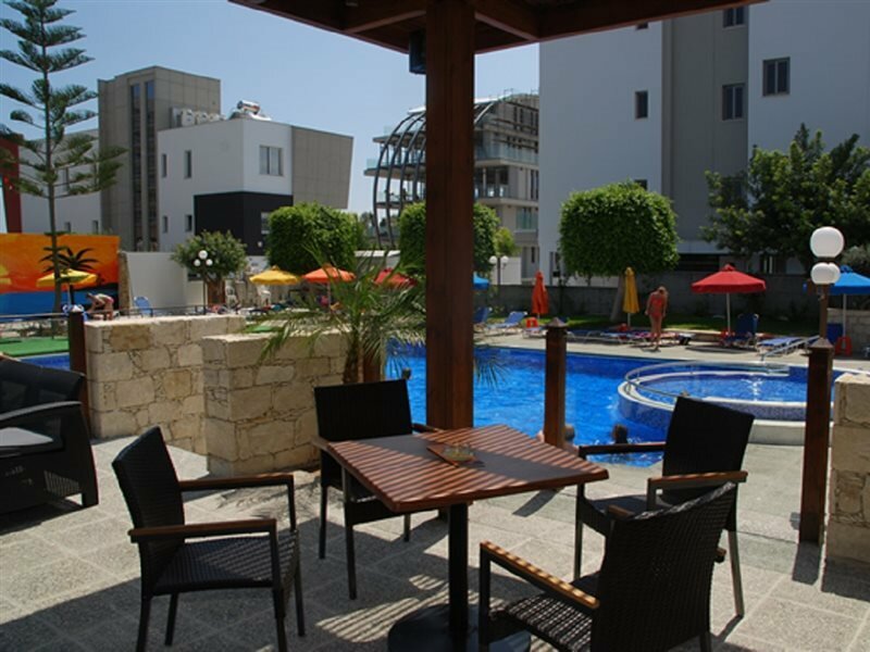 Фото The Caravel Hotel