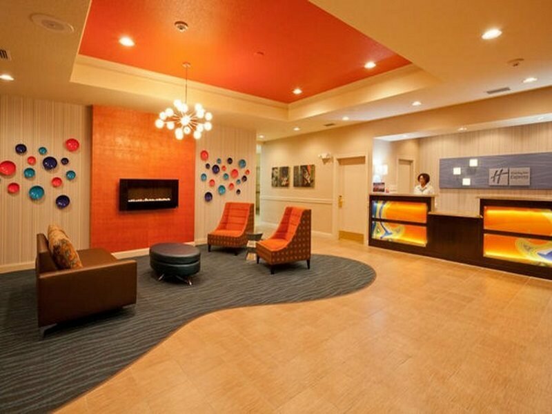 Фото Holiday Inn Express Hotel & Suites Lakeland North - I-4, an Ihg Hotel