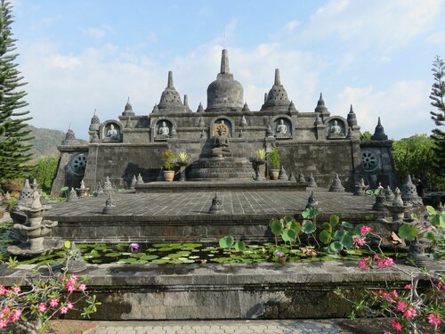 Гостиница Puri Bagus Lovina в Сингарадже