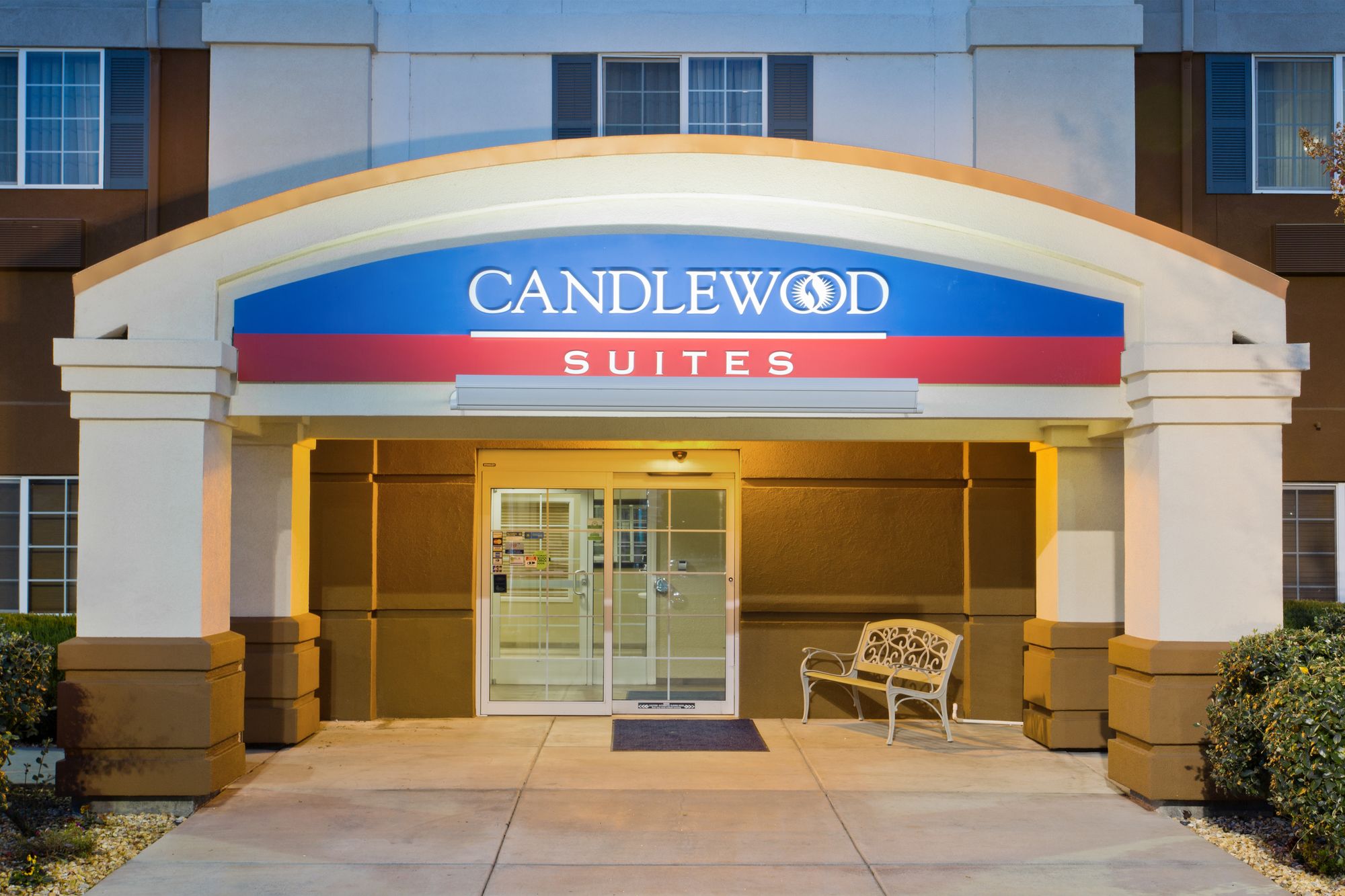 Фото Candlewood Suites Medford, an Ihg Hotel