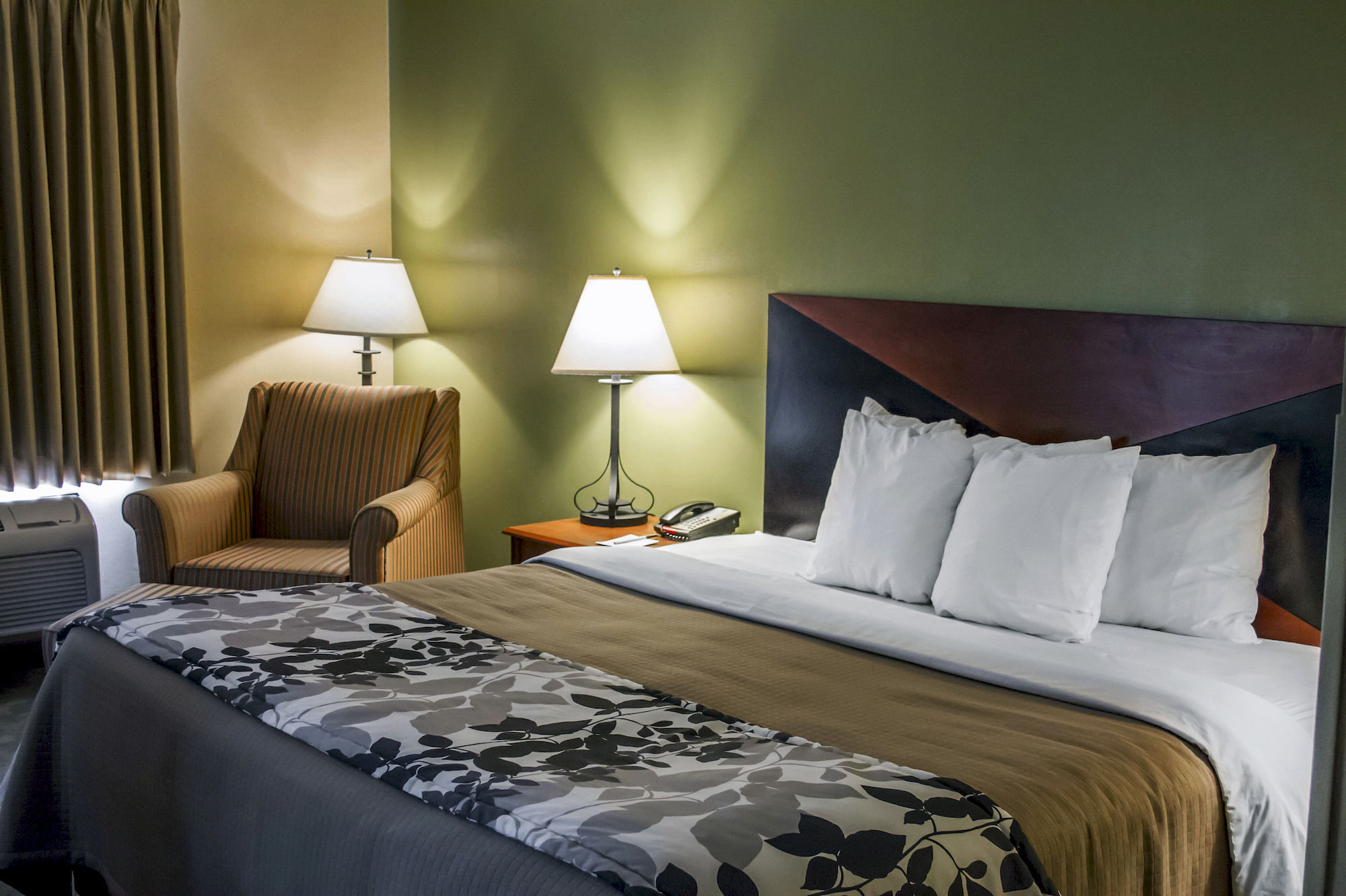 Фото Sleep Inn & Suites