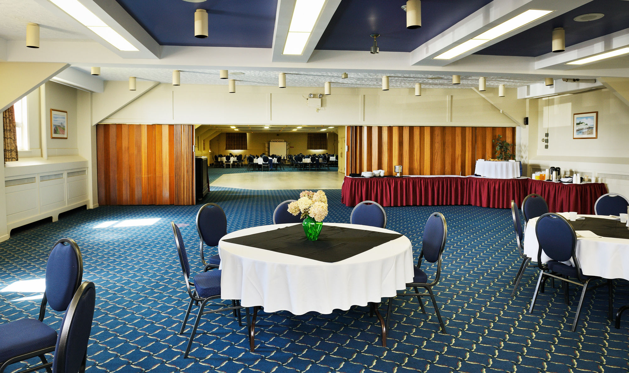 Фото Slemon Park Hotel & Conference Centre