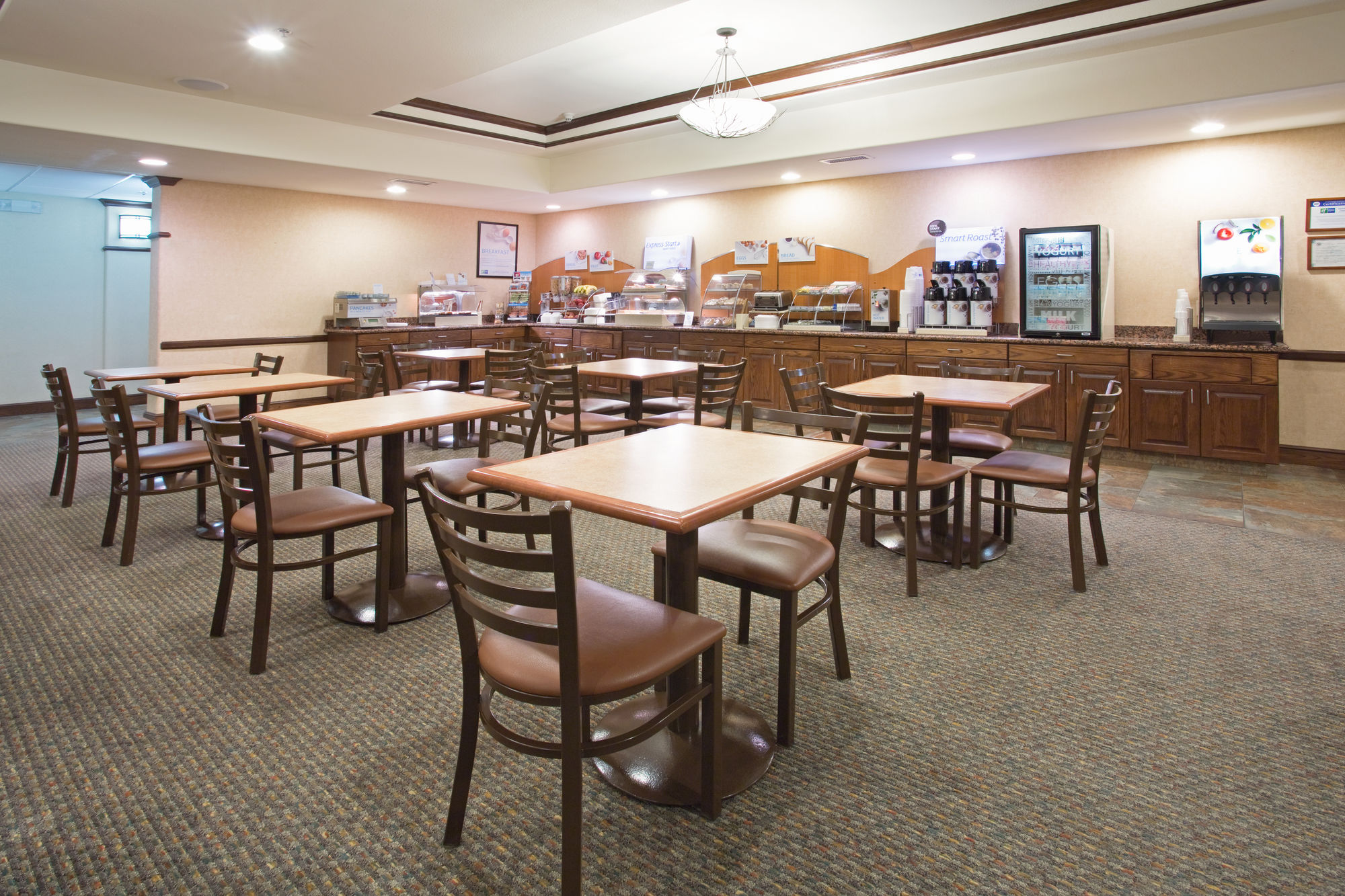 Фото Holiday Inn Express Hotel & Suites Las Vegas, an Ihg Hotel