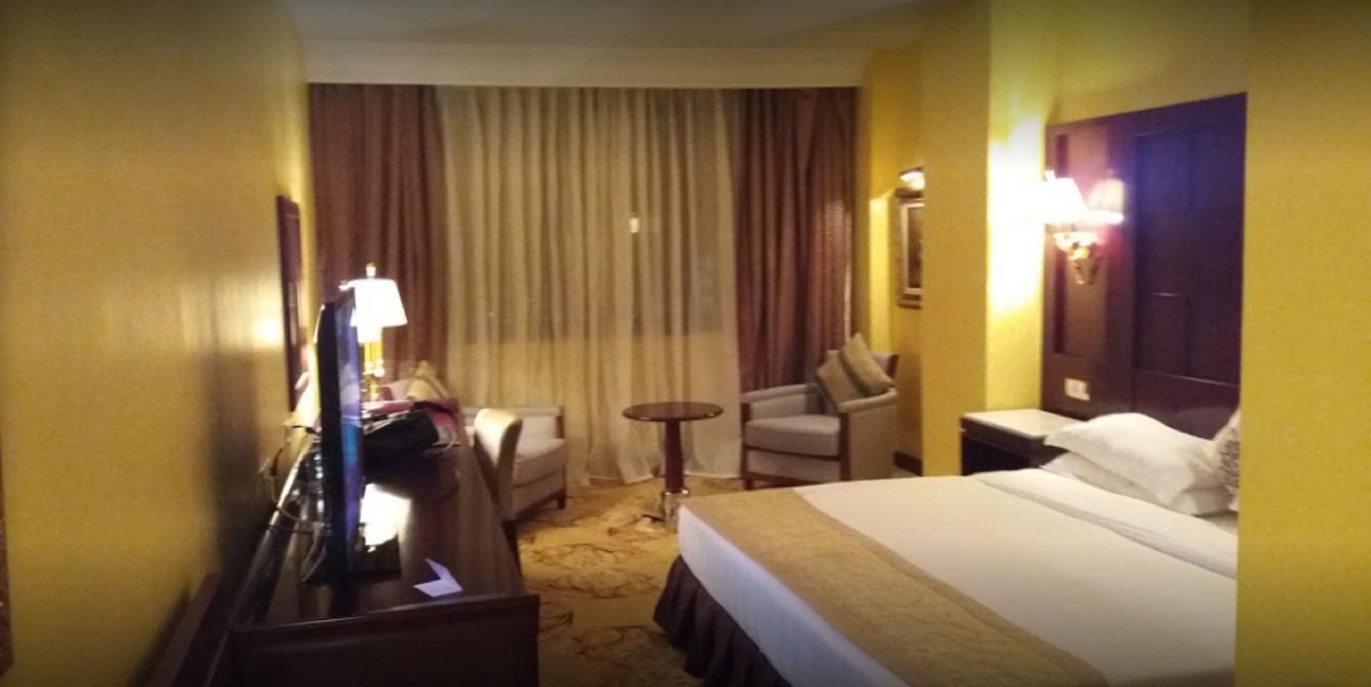 Фото Oasis Hotel