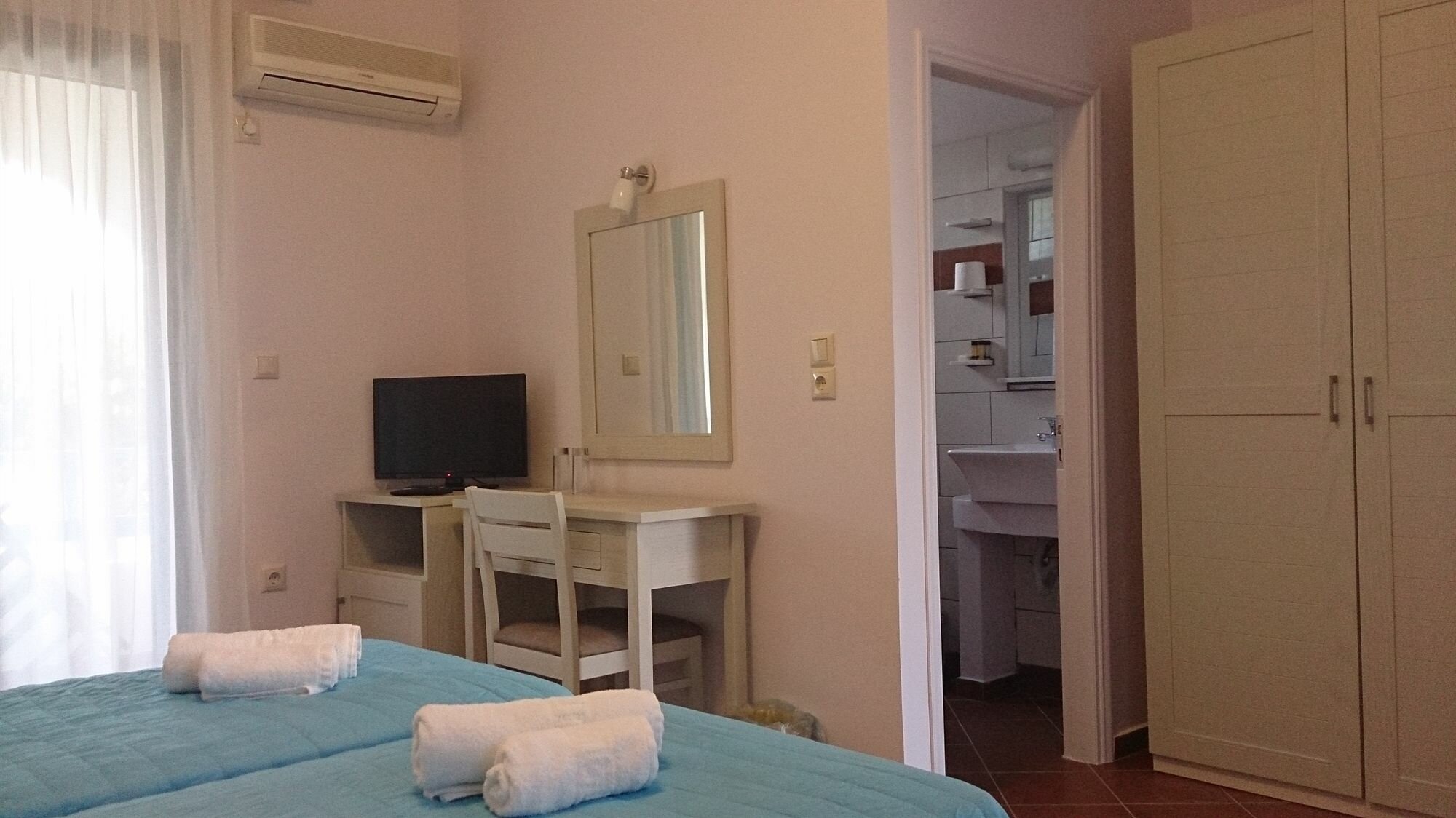 Фото Skiros Palace Hotel