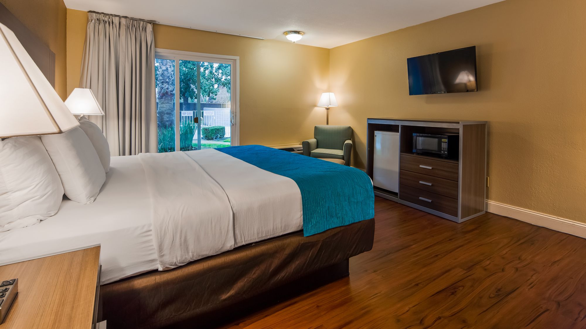 Фото SureStay Plus Hotel by Best Western Sacramento North