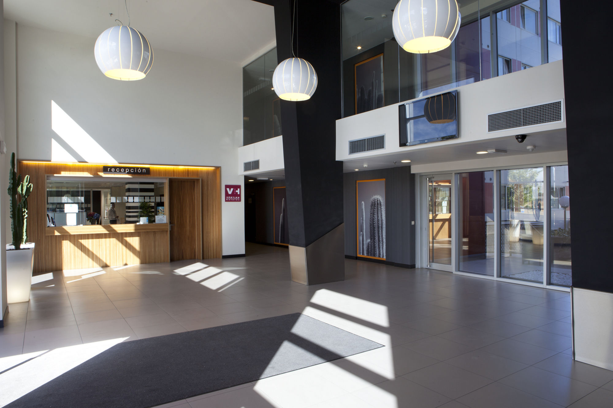 Фото Vertice Roomspace Madrid