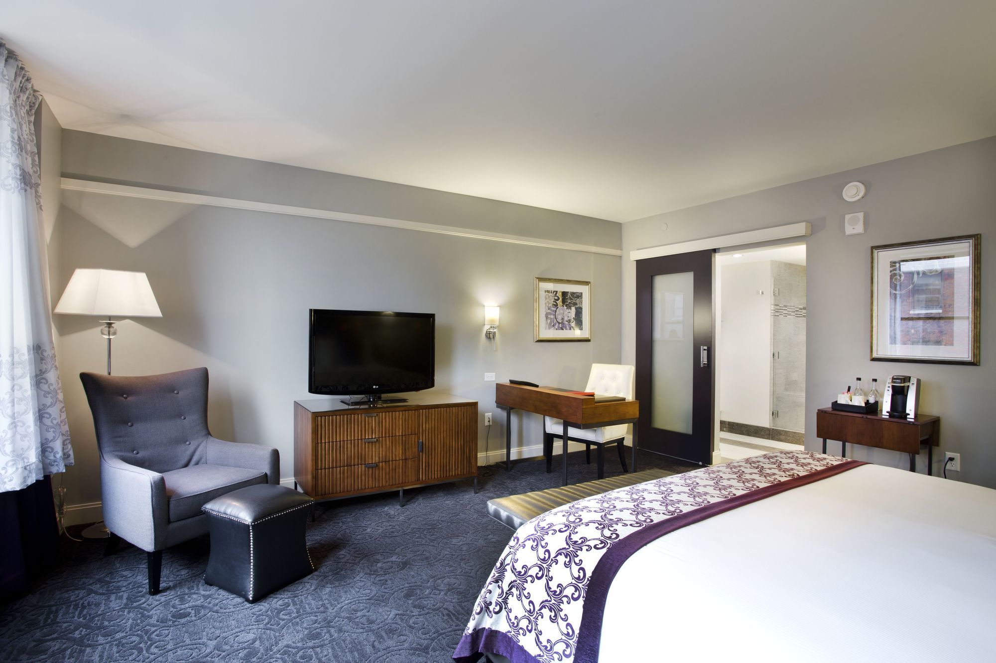 Фото Ambassador Hotel Wichita, Autograph Collection