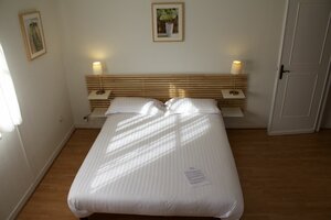 Hotel & Studios Astor (Antibes, Chemin Fournel Badine, 61), hotel