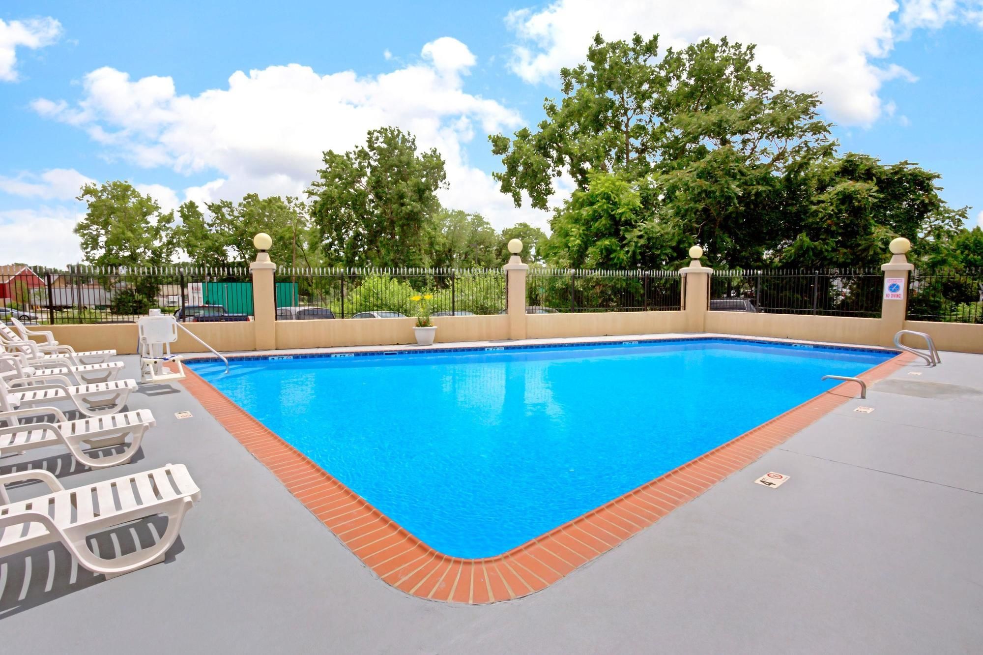 Фото Ramada Limited Cockeysville