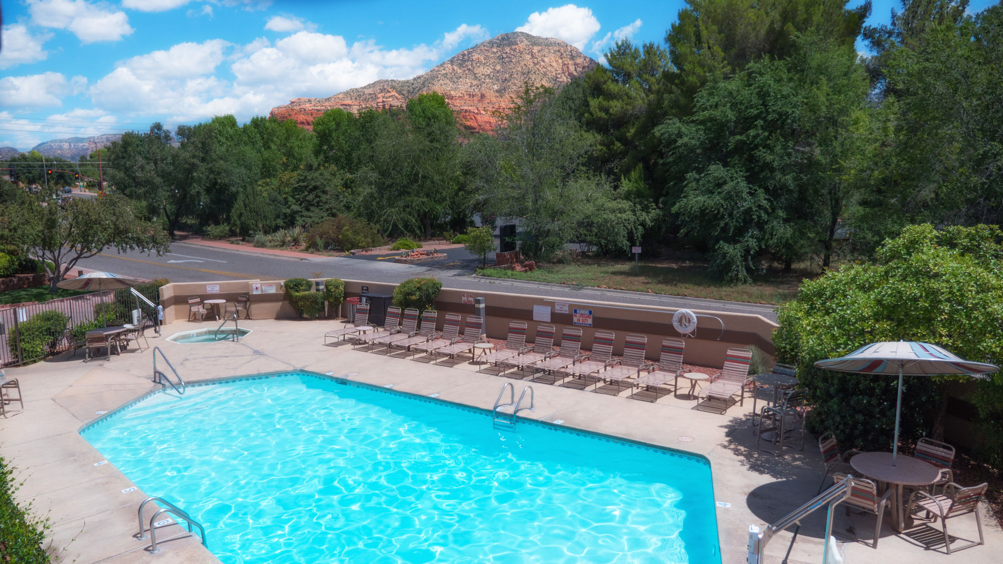 Фото Sedona Real Inn & Suites