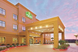 отель La Quinta Inn & Suites by Wyndham Pasadena North