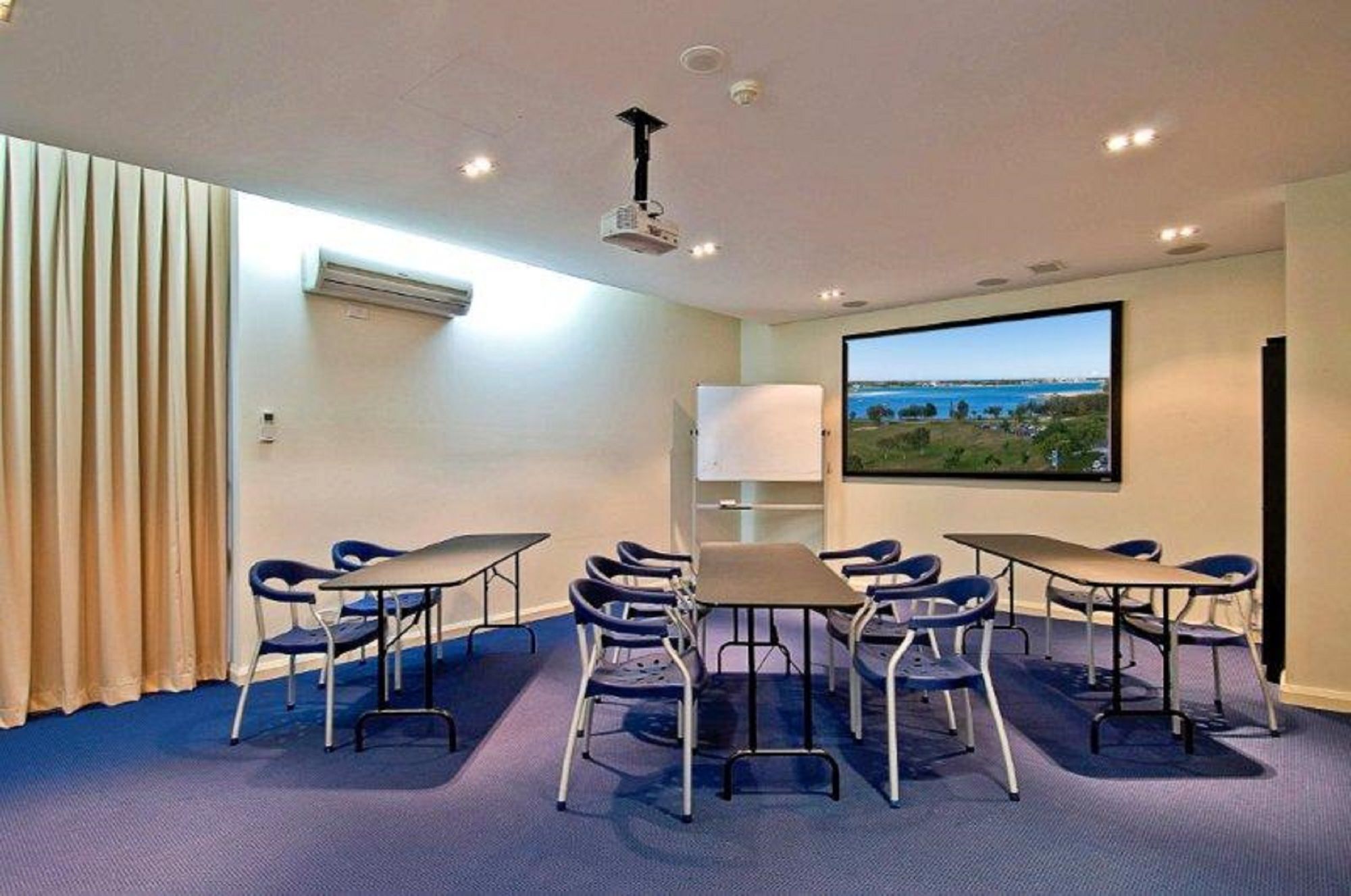 Фото Aqualine Apartments