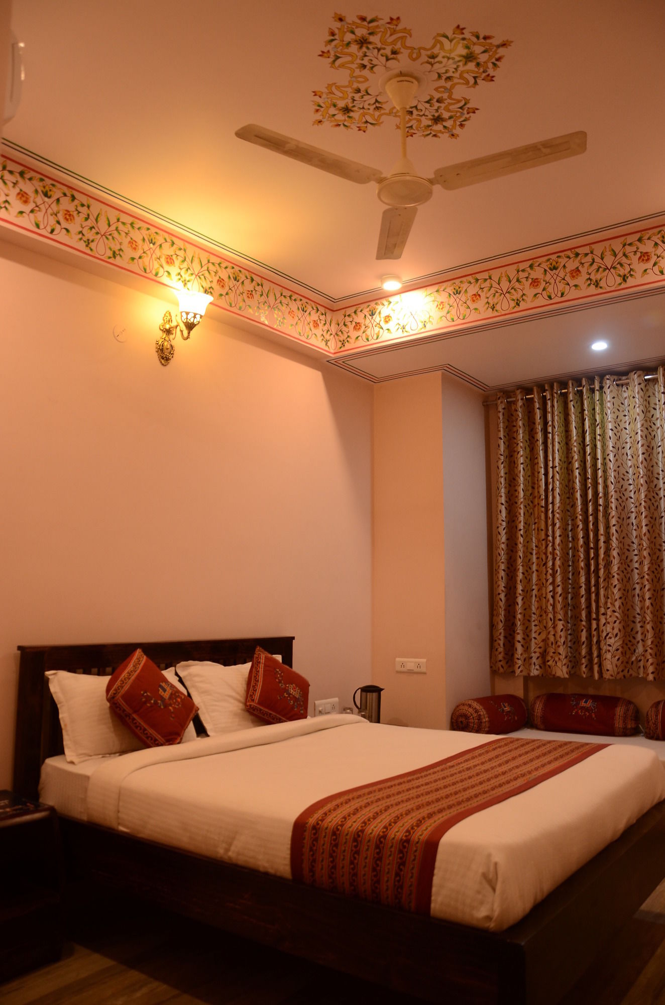 Фото Hotel Laxmi Niwas