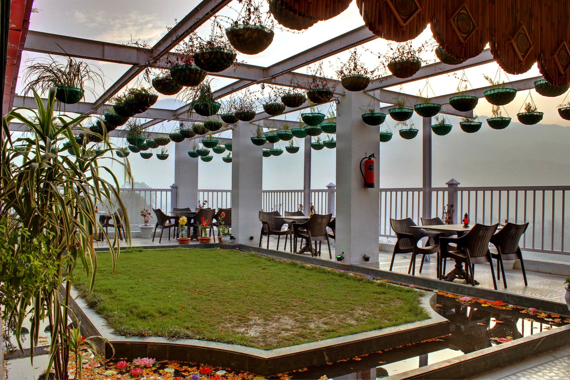 Фото Отель EllBee Ganga View