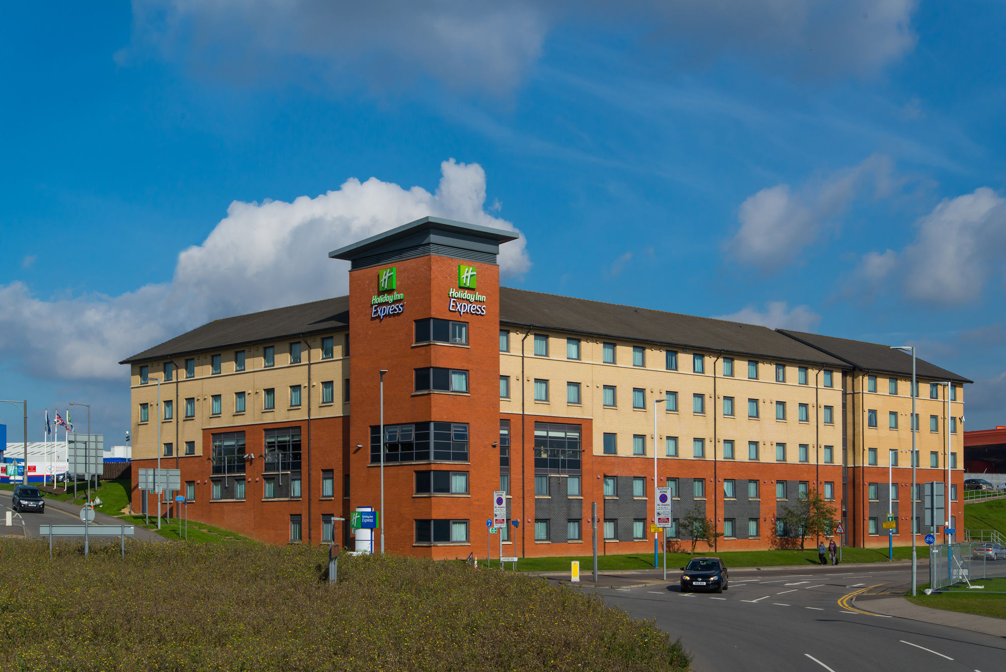 Фото Holiday Inn Express London Luton Airport, an Ihg Hotel