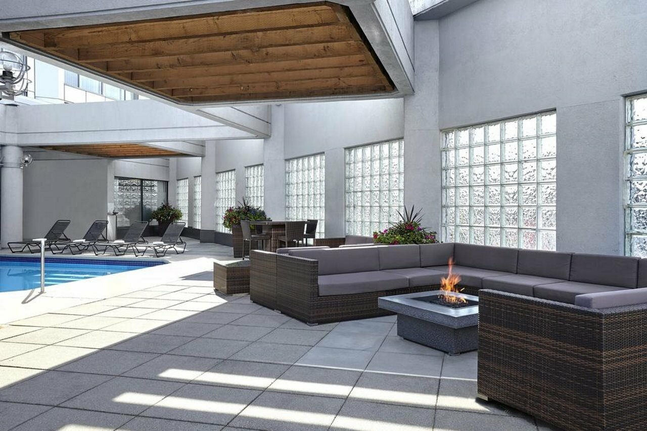 Фото Sheraton Vancouver Guildford Hotel