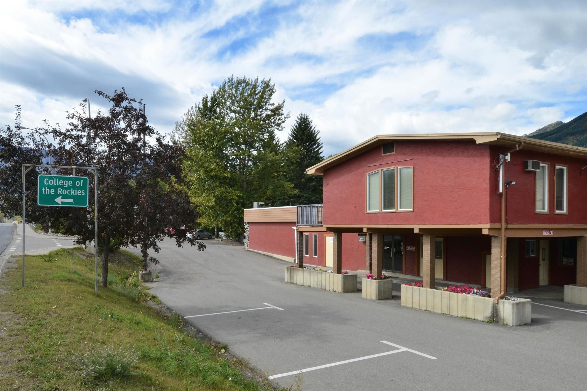 Фото Canadas Best Value Inn & Suites Fernie