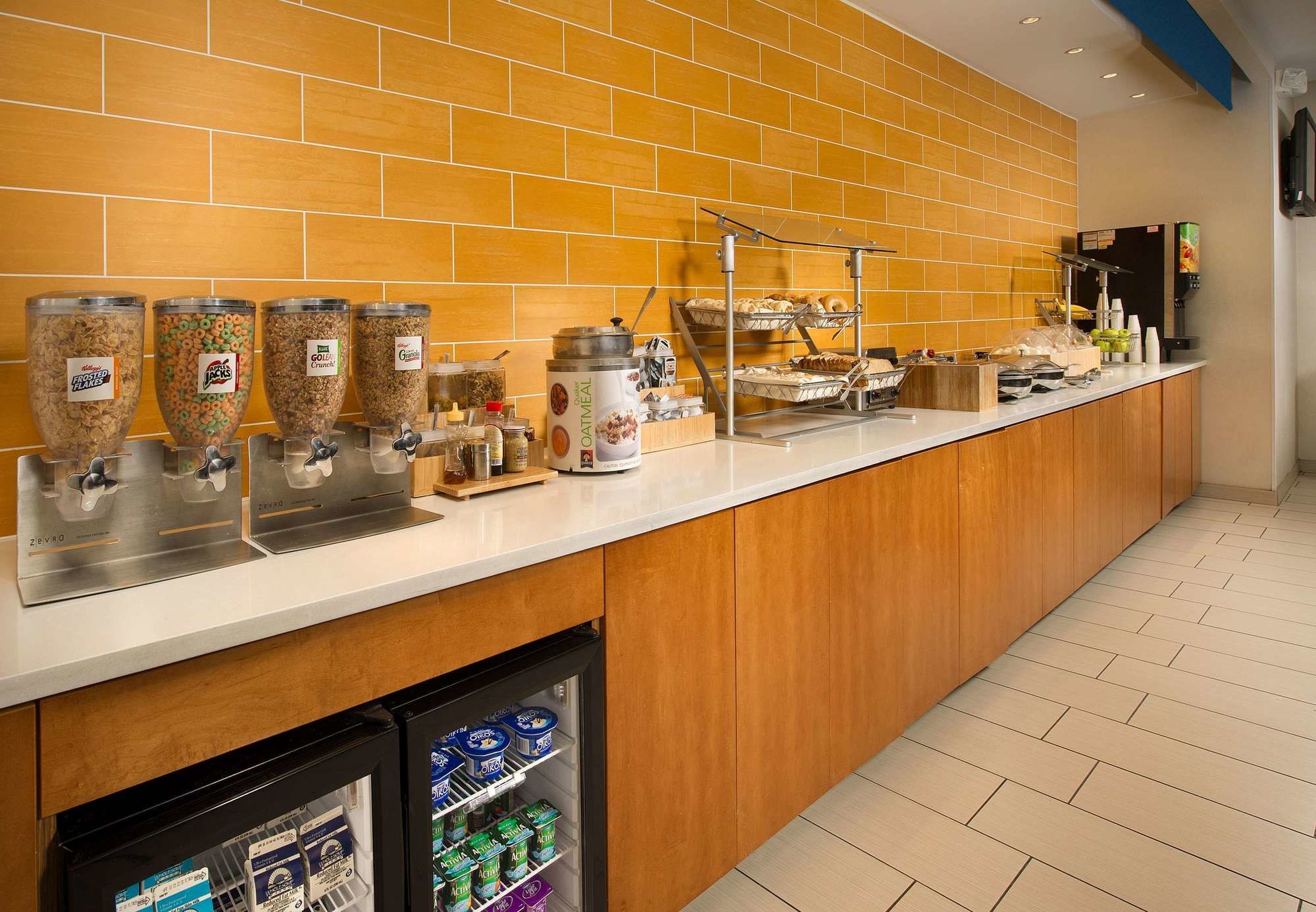 Фото SpringHill Suites Alexandria