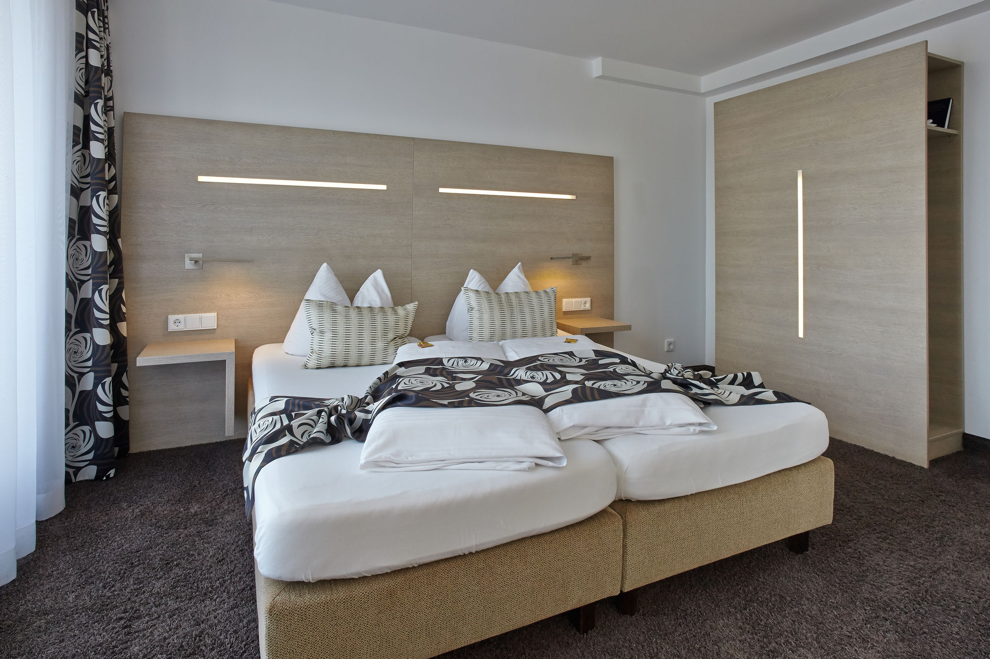 Фото Hotel Demas City