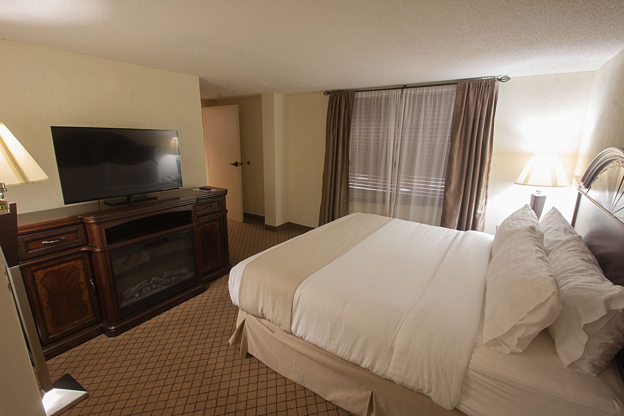 Фото Delta Hotels Huntington Downtown