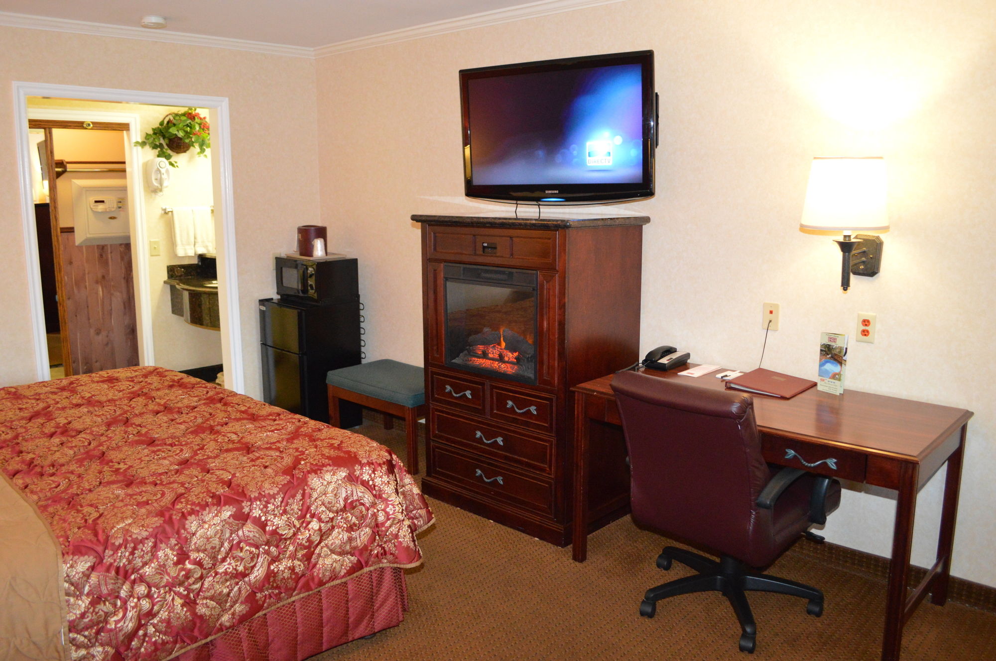 Фото Dynasty Suites Redlands