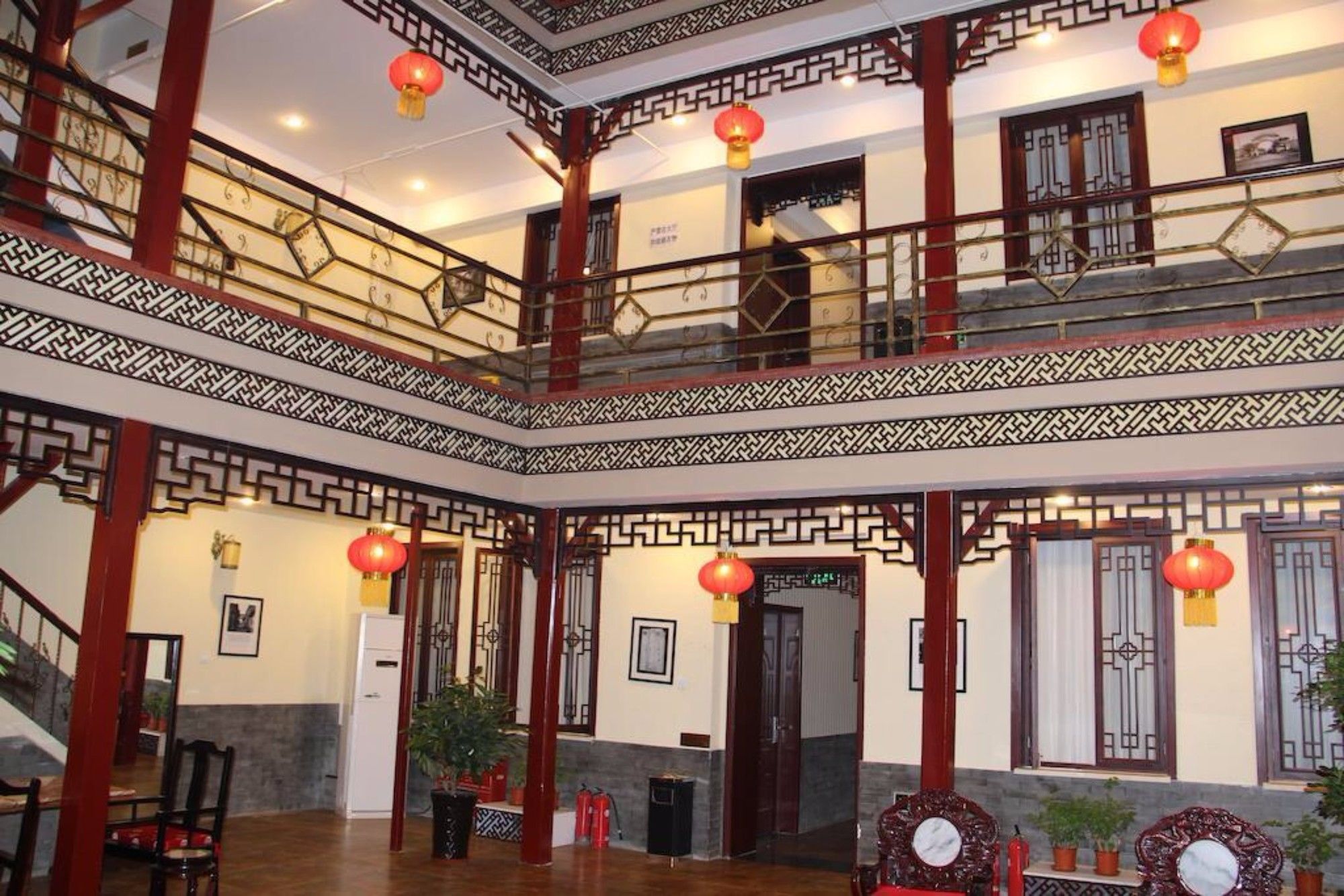 Фото Beijing Hyde Courtyard Hotel