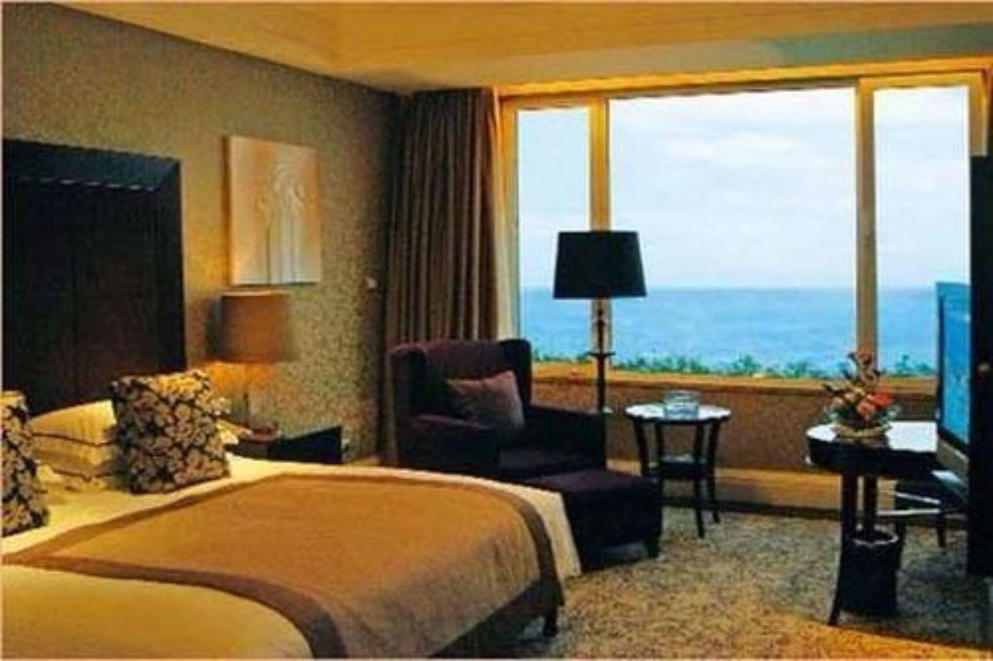 Фото Qingdao Seaview Garden Hotel