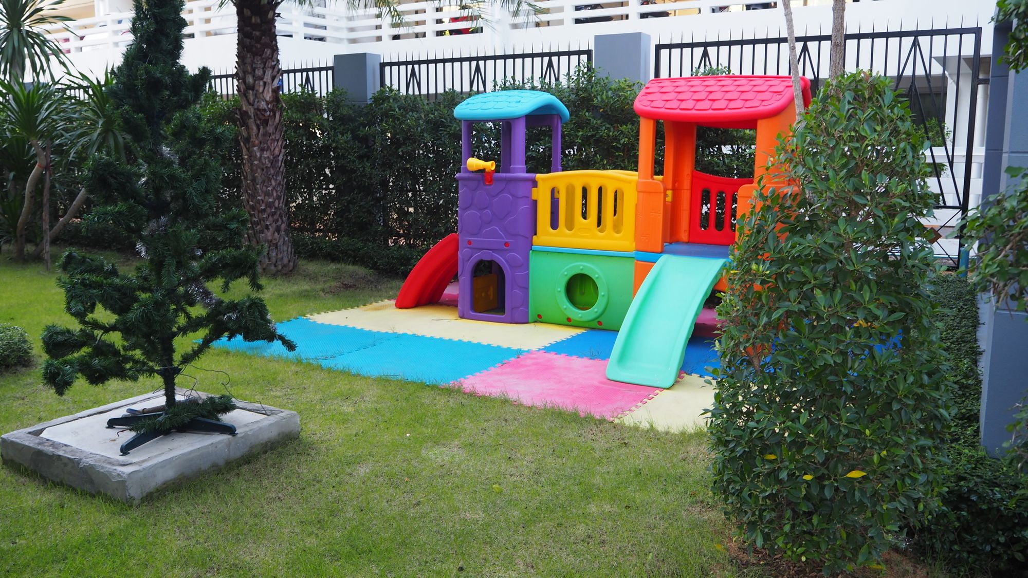 Фото Trio Gems Condominium