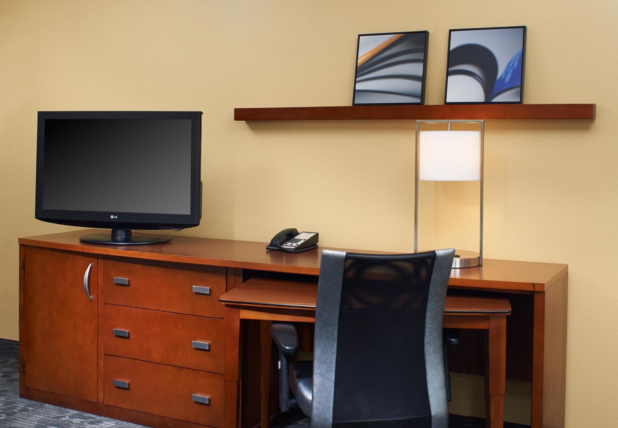 Фото Courtyard by Marriott Kansas City Overland Park/Metcalf