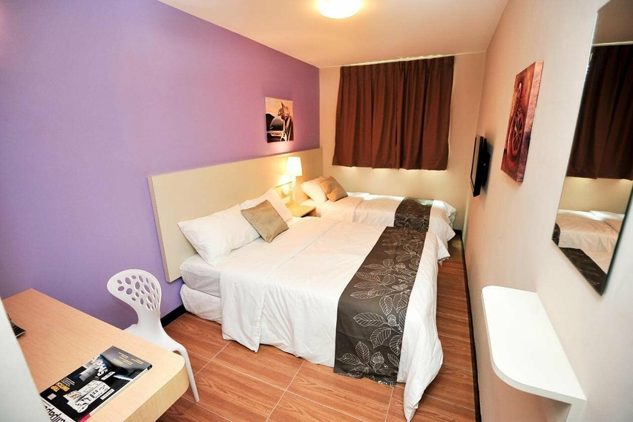 Фото Station Eight Inn