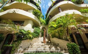 отель Maya Villa Condo Hotel & Beach Club
