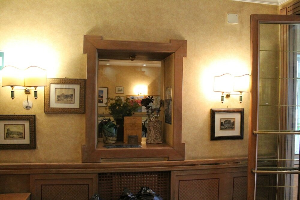 Фото Hotel Pomezia