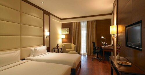 Гостиница Royal Orchid Resort & Convention Centre в Бангалоре