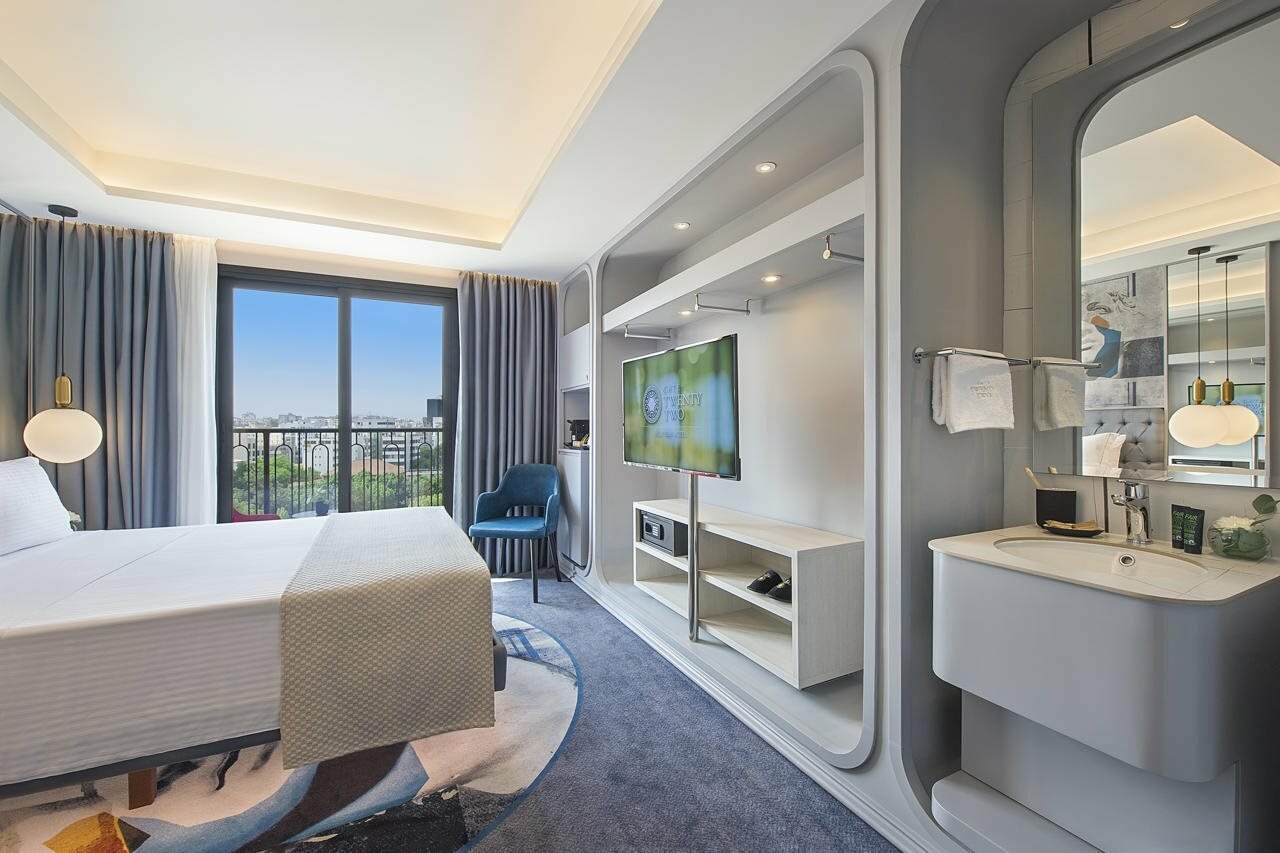 Фото Gate Twenty Two Boutique Hotel