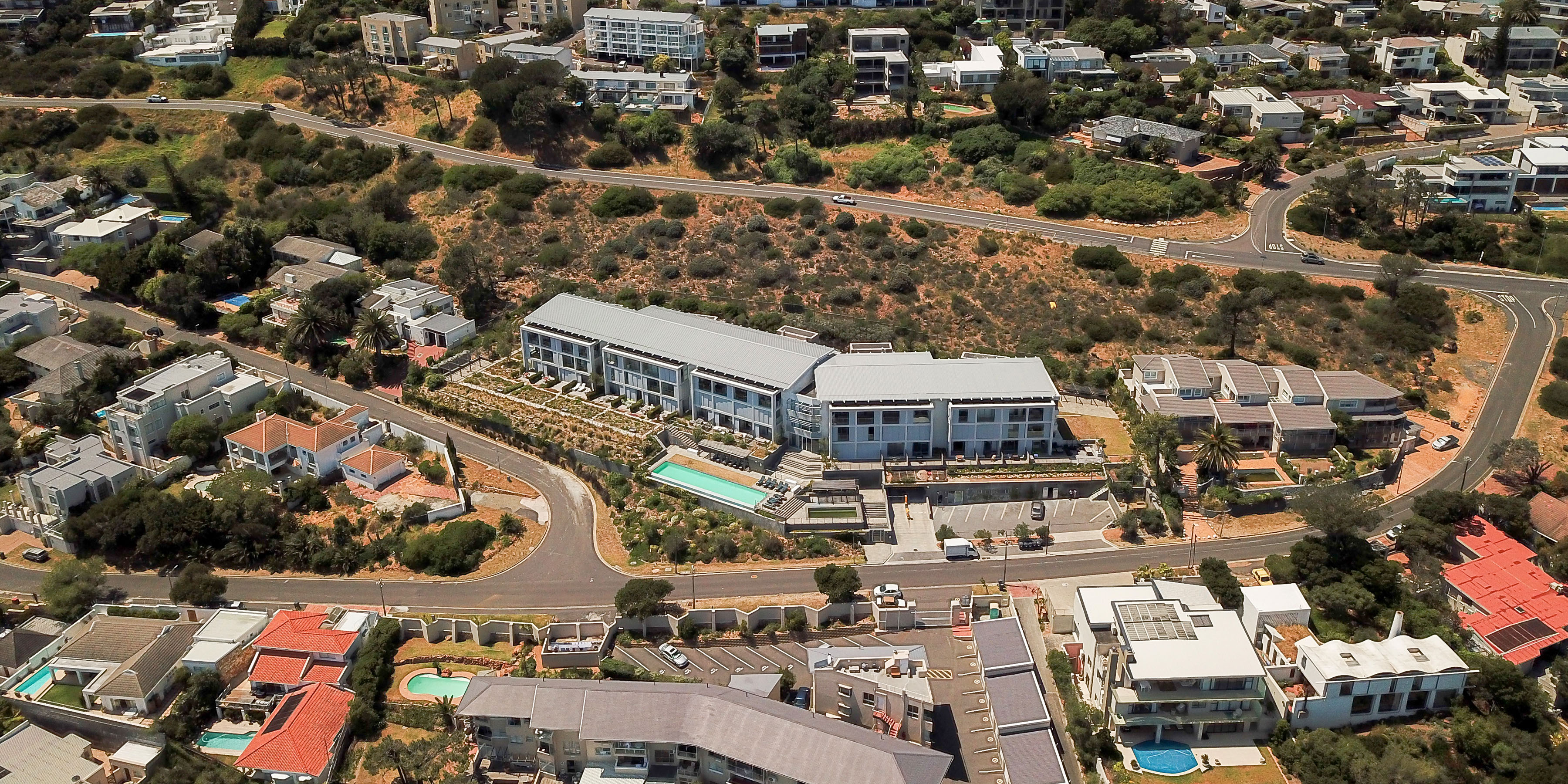 Фото The Crystal Apartments