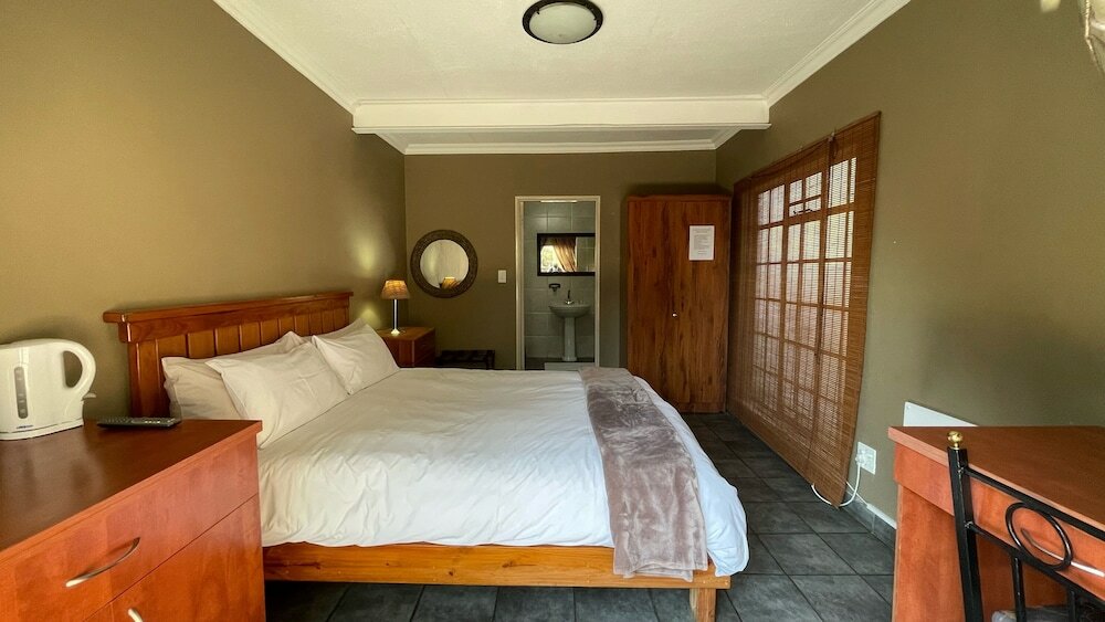 Фото 5 Crown Guest House