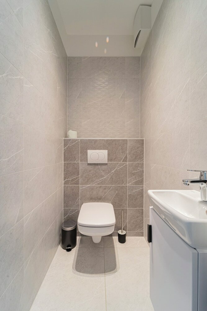 Фото WestSide Garden Apartments by Urbanrent