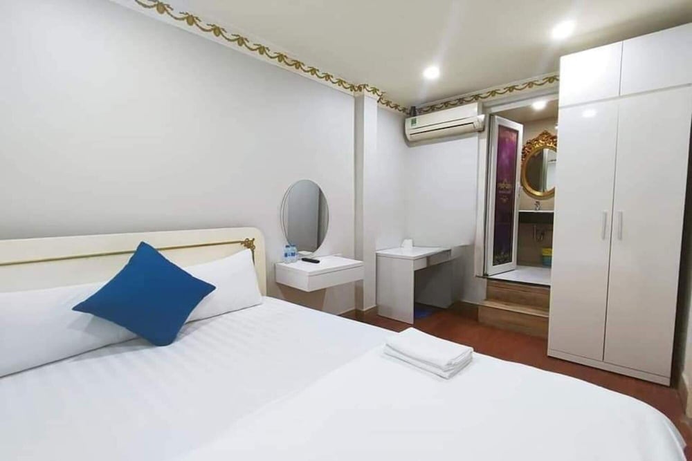 Фото Crowne Bui Vien Hotel